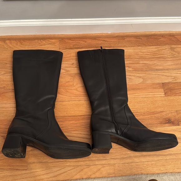 Naturalizer Tall Black Leather Heeled Boots. Size 10 - Picture 3 of 7